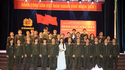 Giao lưu gặp mặt các thế hệ giảng viên với học sinh nhân Kỷ niệm 10 năm Ngày truyền thống 
