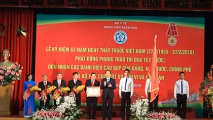 Chủ tịch nước Trần Đại Quang dự lễ kỷ niệm Ngày Thầy thuốc Việt Nam tại Bệnh viện Bạch Mai.