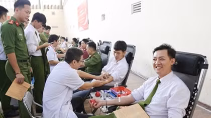 Học viện CSND mít tinh hưởng ứng chương trình “Giọt máu nghĩa tình” năm 2020