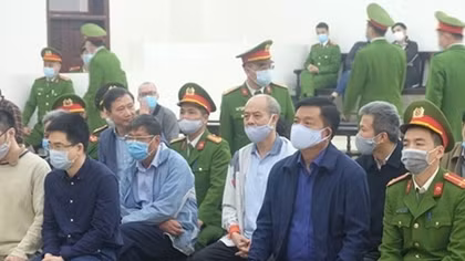 Đối chất làm rõ sai phạm chỉ định thầu trong đại án Ethanol Phú Thọ