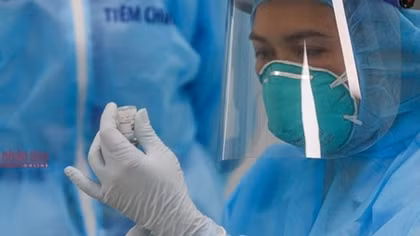 Chiến dịch tiêm vaccine COVID-19 tại Việt Nam bắt đầu