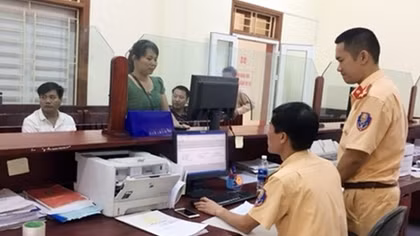 Người vi phạm giao thông được nộp tiền phạt qua Cổng dịch vụ công quốc gia