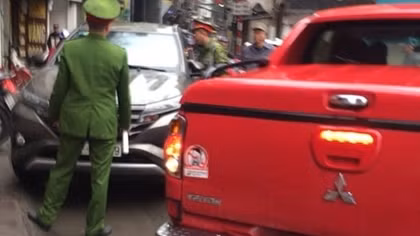 Tước GPLX tài xế điều khiển ô tô Toyota Rush đi vào đường cấm