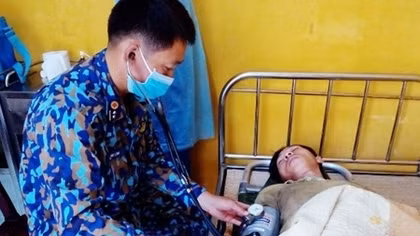 Quân y đảo An Bang cấp cứu ngư dân tai nạn lao động