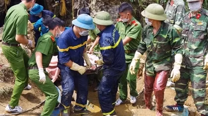 Tìm thấy thi thể người đàn ông mắc kẹt nhiều ngày trong hang đá 