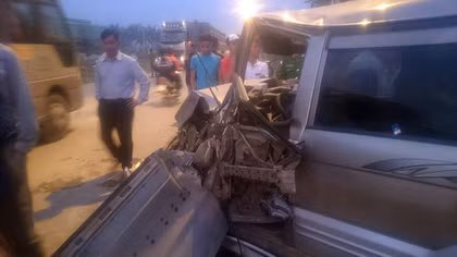Va chạm với xe buýt, tài xế xe ô tô 7 chỗ bị thương nặng