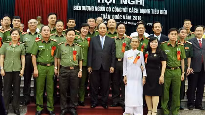 Biểu dương người có công với cách mạng tiêu biểu toàn quốc 2016