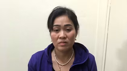 Bắt khẩn cấp "cô con gái" tưới xăng phóng hỏa đốt nhà khiến bố mẹ bị bỏng