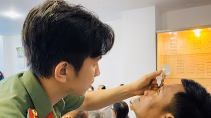 Mổ mắt miễn phí, mang ánh sáng cho bệnh nhân vui xuân đón tết