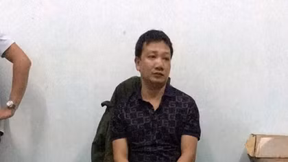 Bị truy đuổi, đối tượng trộm chó dùng bình xịt hơi cay chống trả CSGT