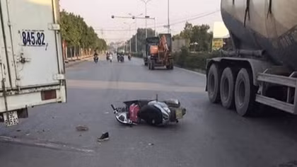 Mẹ tử vong, con gái 7 tuổi cấp cứu sau tai nạn với xe tải trên quộc lộ 21A