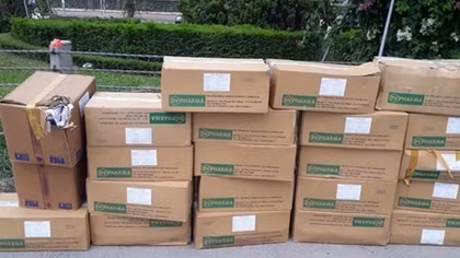 Gần 20 thùng carton thuốc tây hết hạn sử dụng bỏ trên Đại lộ Thăng Long