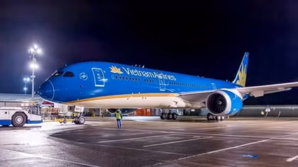 Không có chuyện máy bay Vietnam Airlines chạm đường băng 2 lần rồi lại bay lên