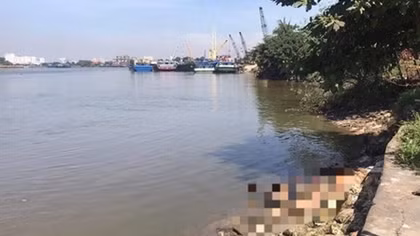 Thi thể nam thanh niên nhiều hình xăm trôi sông