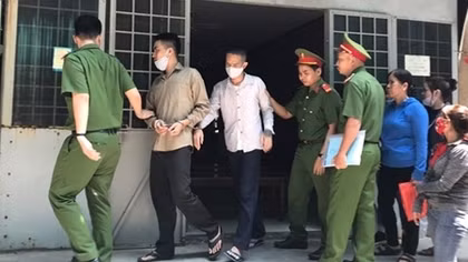 Trả thù vặt, hai nam thanh niên lĩnh 17 năm tù