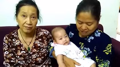 Bé gái gần 6 tháng tuổi bị bỏ rơi tại tầng 9 chung cư