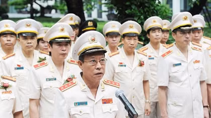 75 đại biểu điển hình tiên tiến dâng hương tưởng niệm Chủ tịch Hồ Chí Minh