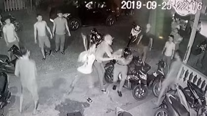 Khởi tố nhóm đối tượng gây rối, đánh trọng thương 3 Công an