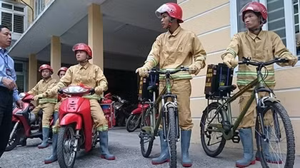 Khen thưởng 2 công dân phường Dịch Vọng Hậu ngăn chặn "giặc lửa"