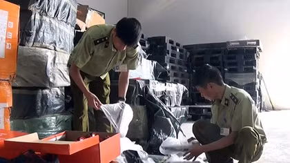 Thu giữ hơn 2.600 đôi giày không rõ nguồn gốc