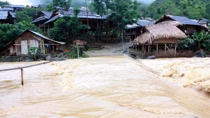 Lũ đang lên nhanh tại Yên Bái 