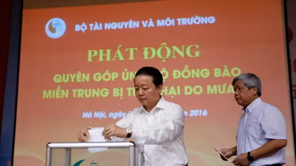 Bộ Tài nguyên - Môi trường ủng hộ trên 7 tỉ đồng cho đồng bào lũ lụt miền Trung 