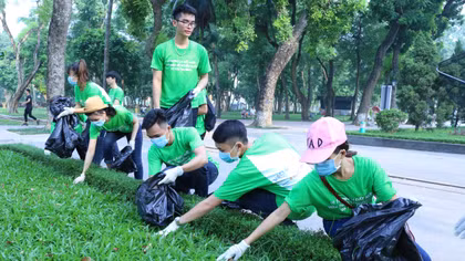 Hơn 1.000 tình nguyện viên tham gia làm sạch hồ Hà Nội 