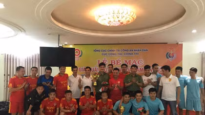 Bế mạc giải quần vợt, bóng đá nam 7 người 