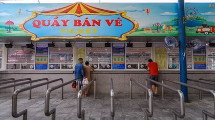 Mở cửa trở lại sau dịch, công viên nước đìu hiu khách đến