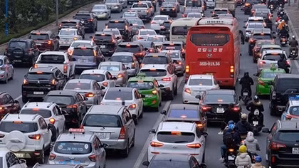 Đường phố Thủ đô ken đặc sau kỳ nghỉ Tết Dương lịch