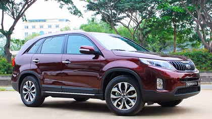 Kia và Mazda "nội" đồng loạt giảm giá
