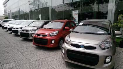 Thị trường ô tô trong nước giảm nhẹ 