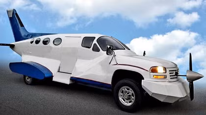 Lạ lùng với chiếc limo “lai” giữa ô tô và máy bay