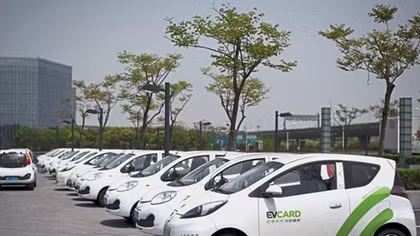 Trung Quốc sắp cấm ô tô chạy xăng, dầu?