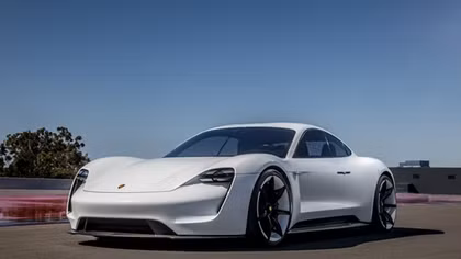 Siêu xe điện đầu tiên của Porsche mang tên Taycan