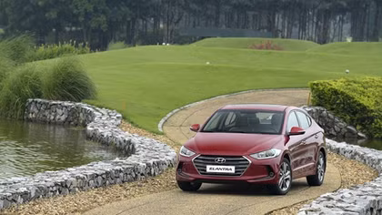 Hyundai Elantra giảm giá sốc tới 80 triệu đồng
