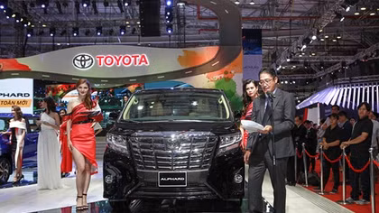Giá hơn 3,5 tỷ đồng, xe thương gia Toyota Alphard có gì?