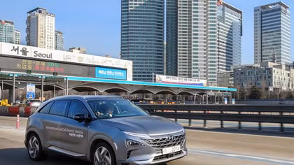 Hyundai đưa xe điện tự lái đầu tiên trên thế giới ra… đường