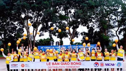 Chevrolet tặng bóng cho 322 trường học ở Điện Biên