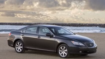 Lexus IS và GS rò rỉ xăng, đối mặt nguy cơ cháy nổ