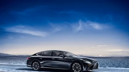 Sedan cao cấp nhất của Lexus có thêm bản “xanh”