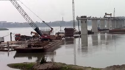 Điều tra nguyên nhân vụ sập cần cẩu khiến 2 người tử vong
