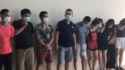 7 thanh niên phê ma túy trong quán karaoke