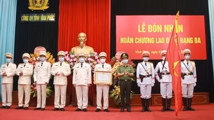 Công an tỉnh Vĩnh Phúc đón nhận Huân chương Lao động hạng Ba