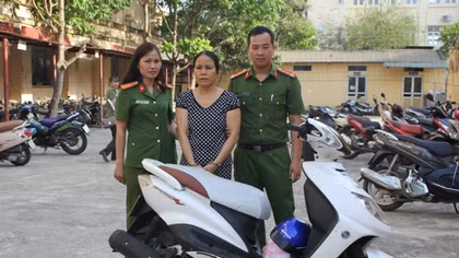 Người phụ nữ đi SH vận chuyển 2 bánh heroin