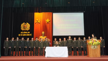 Xây dựng phong cách người Công an nhân dân bản lĩnh, nhân văn, vì nhân dân phục vụ