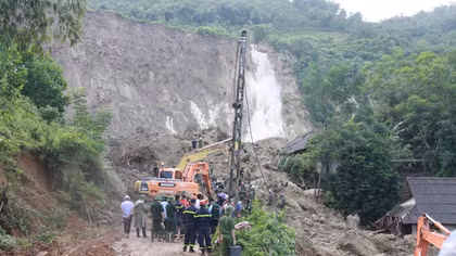 Tìm thấy một phần thi thể người đàn ông trong vụ sạt lở đất ở Hòa Bình
