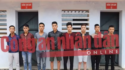 Chê đài kém, 8 thanh niên ẩu đả trong tiệc cưới