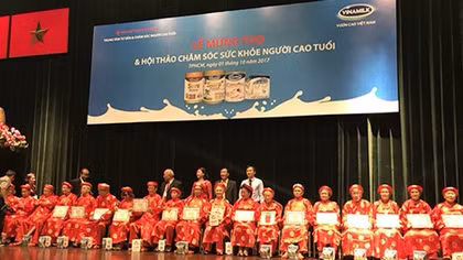 Vinamilk chăm sóc sức khoẻ cho người cao tuổi tại TP Hồ Chí Minh