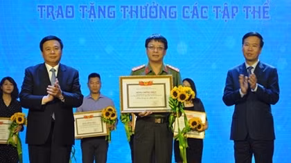 Bám sát thực tiễn, kịp thời tư vấn cho Đảng, Nhà nước xử lý các vấn đề nổi cộm về lý luận, phê bình văn nghệ